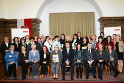 Gruppenfoto der Abschlussveranstaltung Polit-Training am 30.10.2012 im Landhaus Brauner Saal